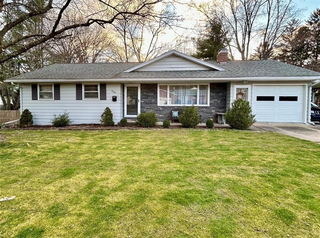 208 Airborne Avenue - Photo 0