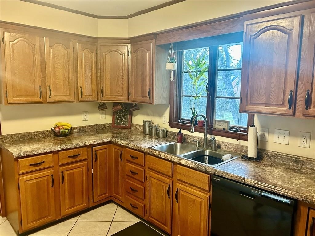208 Airborne Avenue - Photo 6