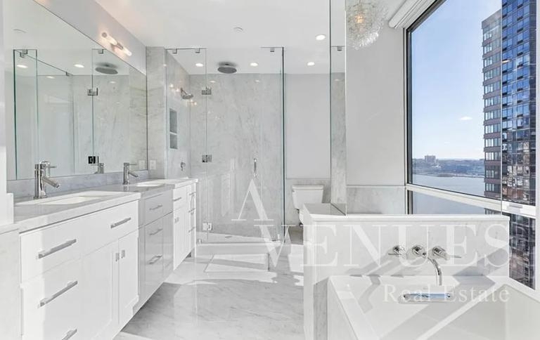 W 42nd St #7f - Photo 2