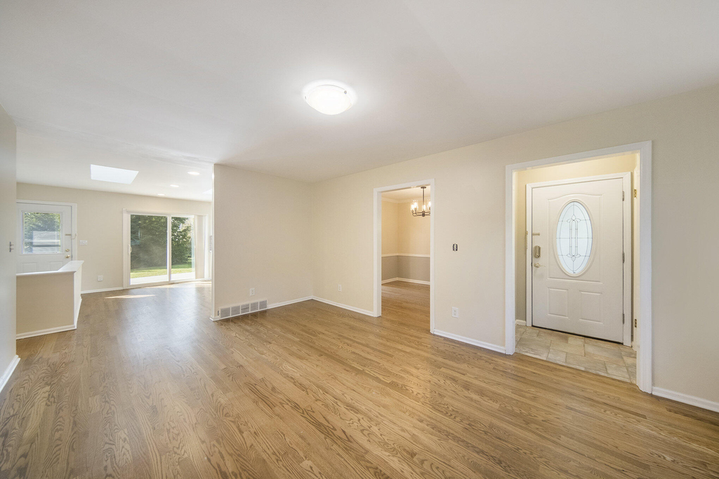 3465 Charing Cross Road - Photo 2