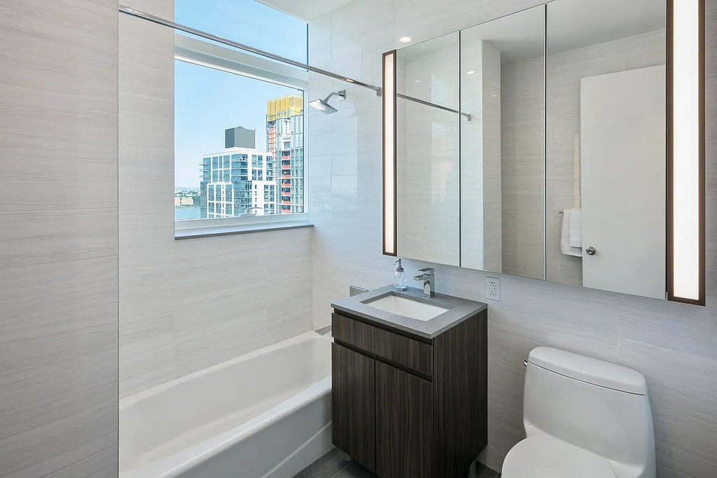 West 28th, Chelsea - Photo 2