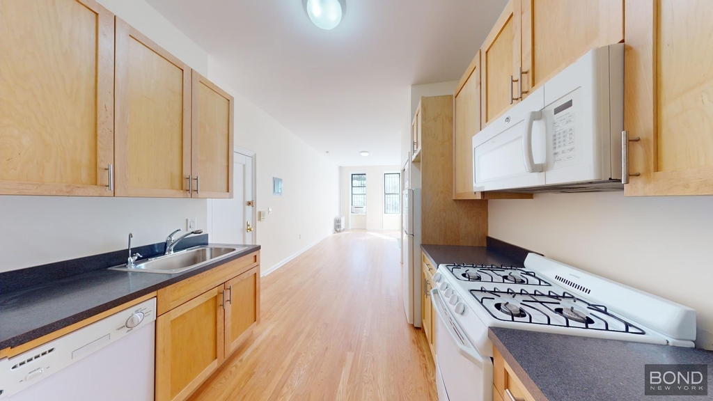 East 89th Street - Photo 2