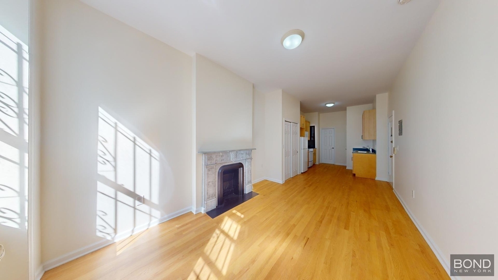East 89th Street - Photo 0