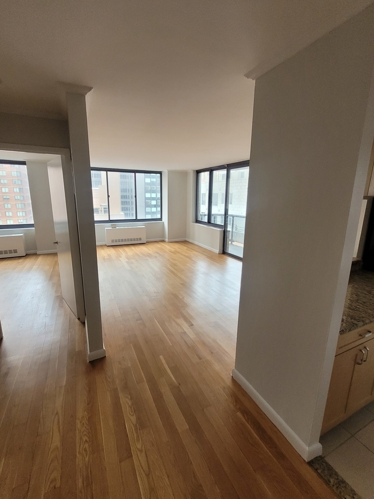 West 48th Street Broadway - Photo 2