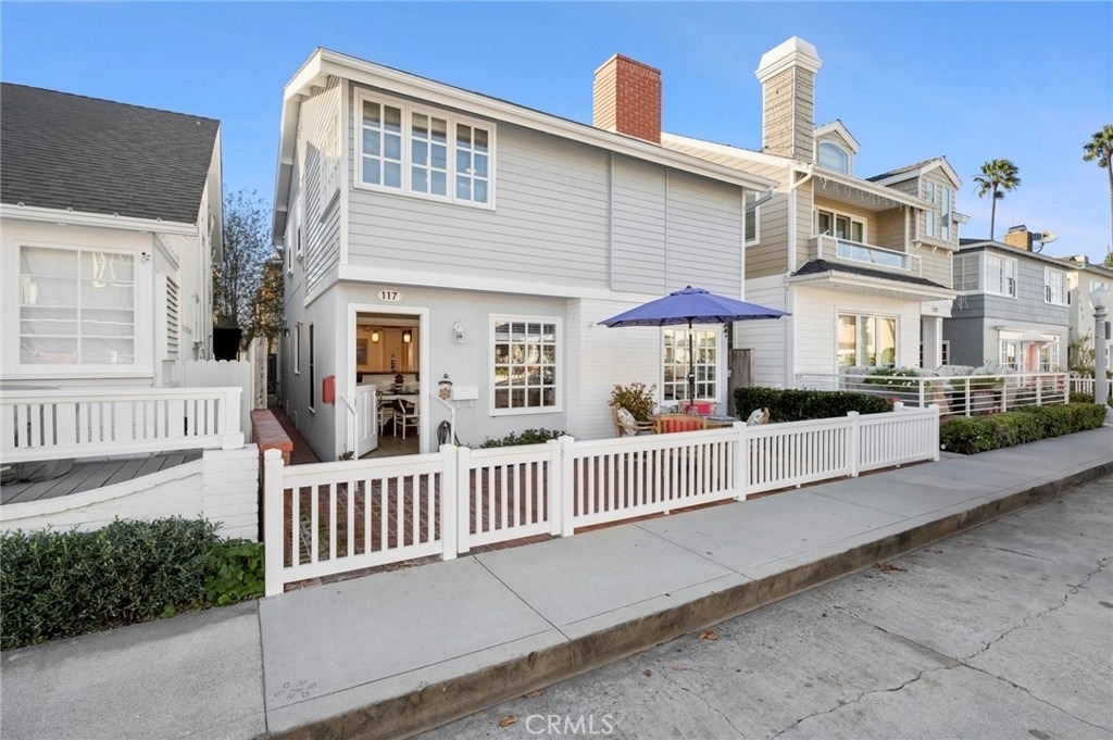 117 Amethyst Avenue - Photo 2