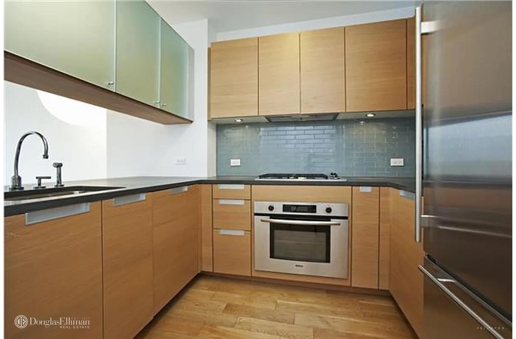 310 W 52nd St - Photo 0