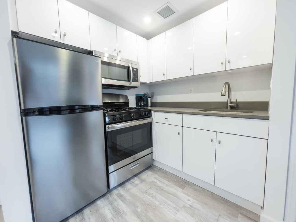 433 West 53rd Street - Photo 2