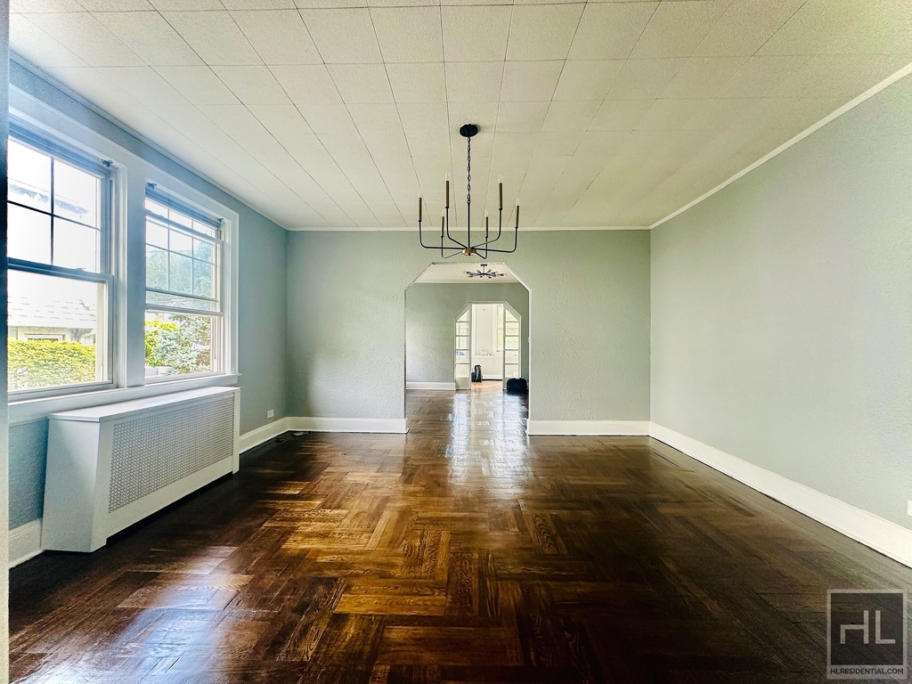 Greenvale Avenue - Photo 1
