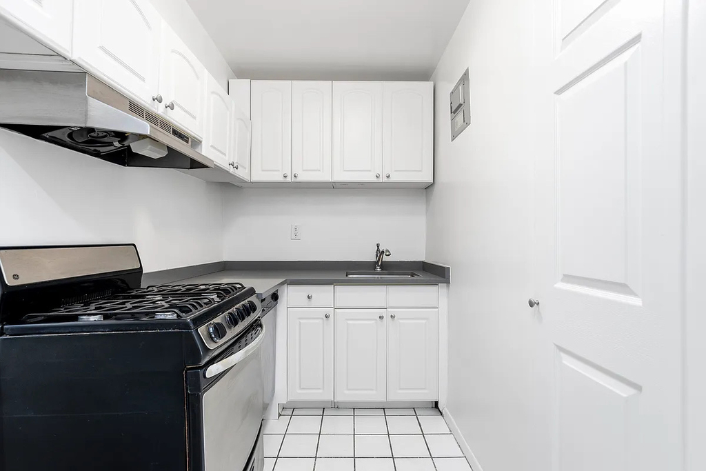 East 36th Street - Photo 4