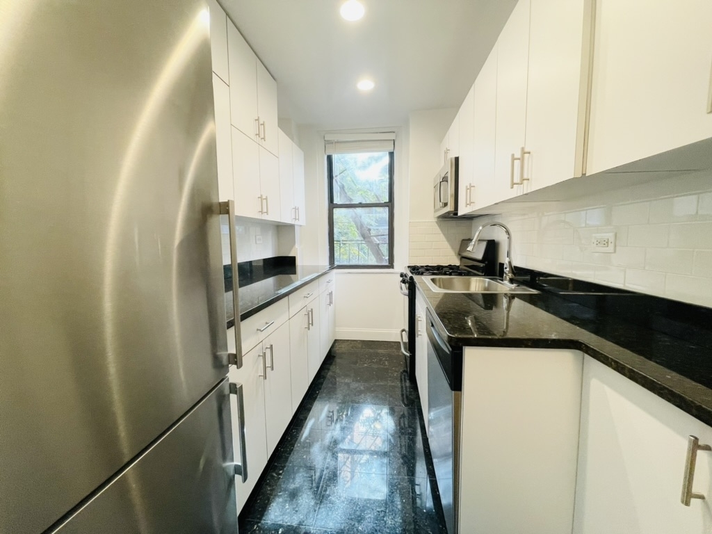 71 West 12th Street - Photo 2