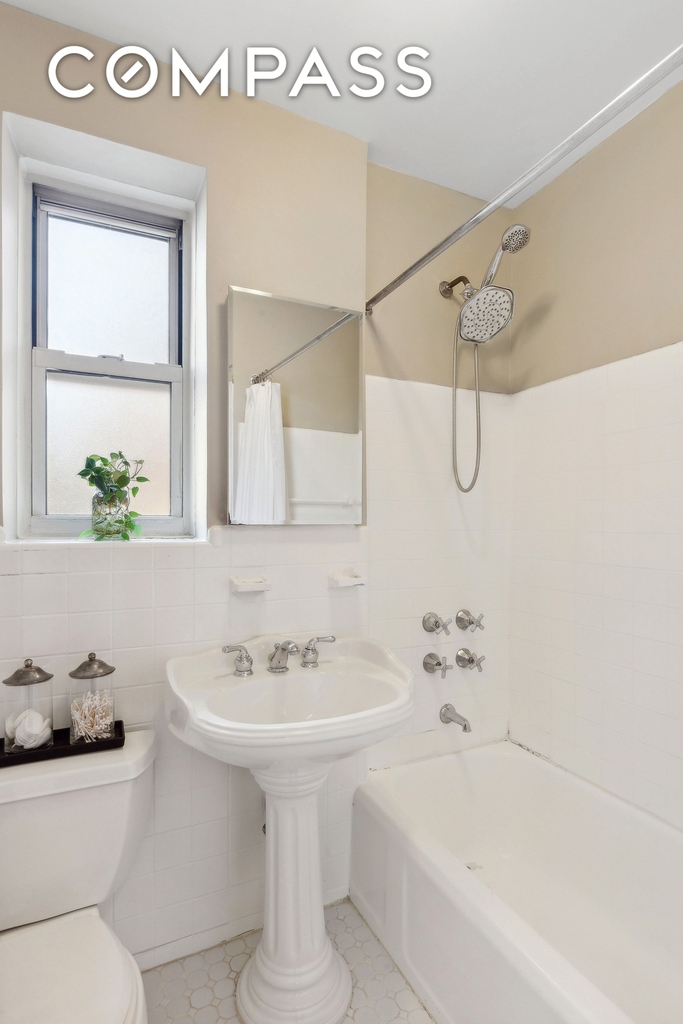 2600 Henry Hudson Pkwy - Photo 8