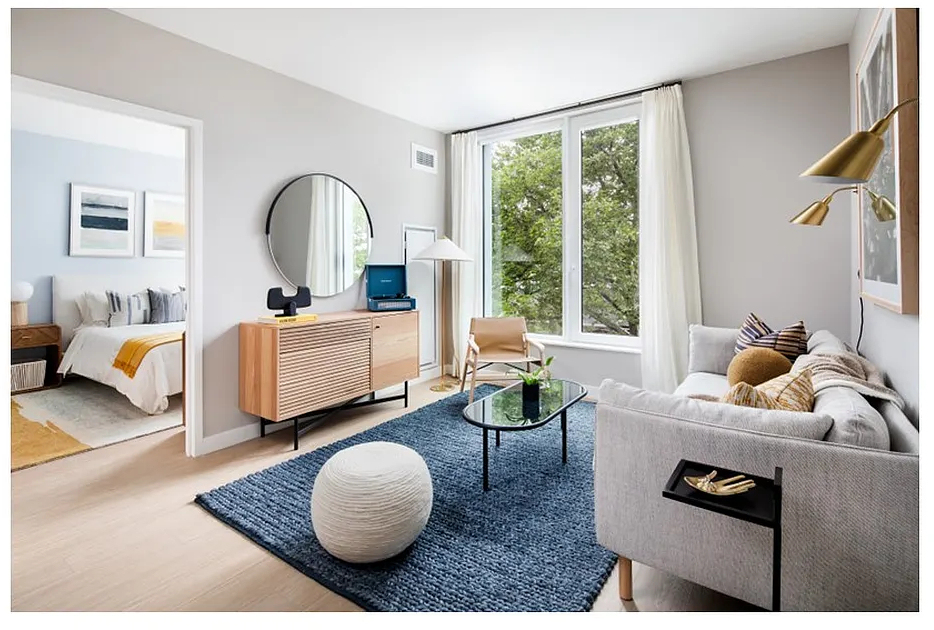 30-77 Vernon Boulevard - Photo 1