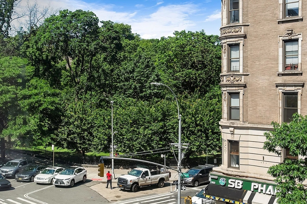 1937 Madison Avenue - Photo 9
