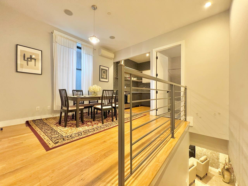 717 Dekalb Avenue - Photo 2