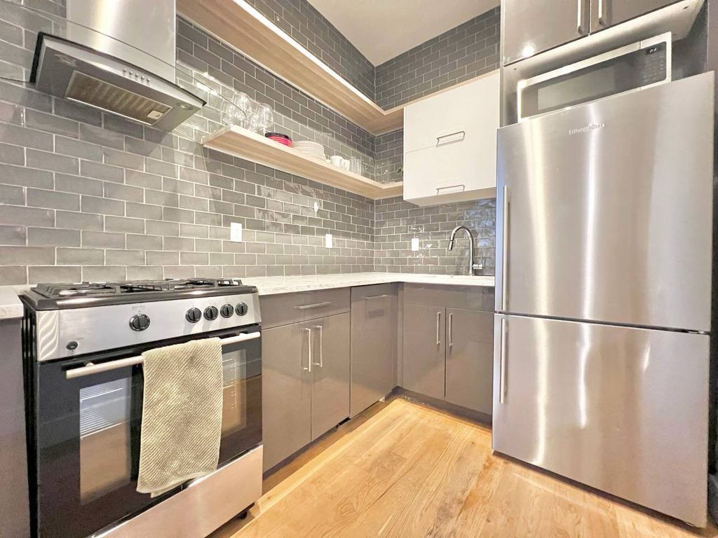 717 Dekalb Avenue - Photo 4