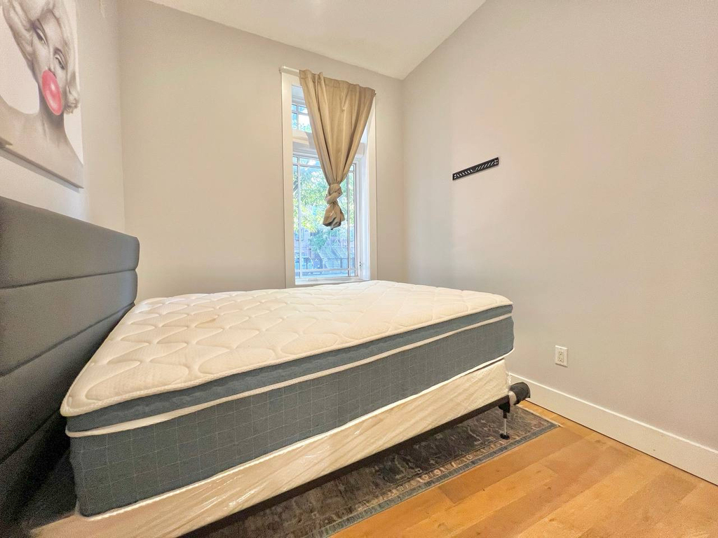 717 Dekalb Avenue - Photo 3