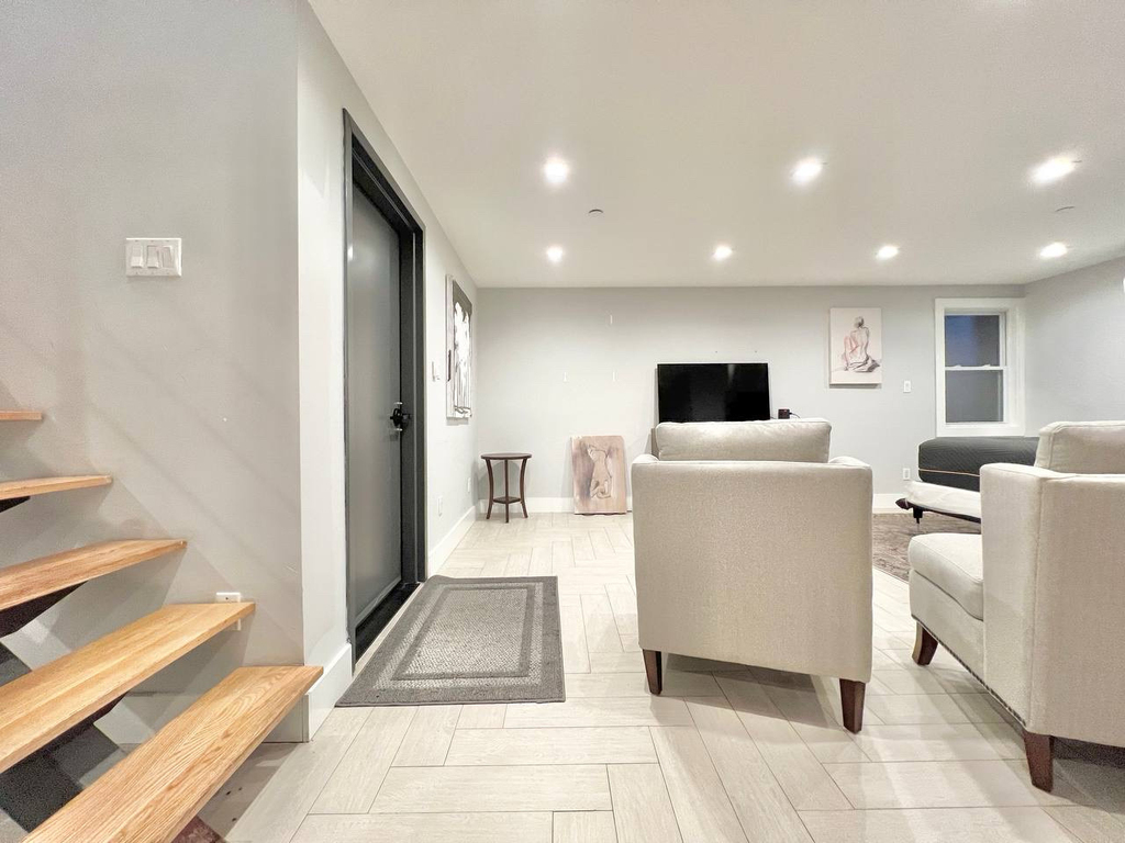717 Dekalb Avenue - Photo 8