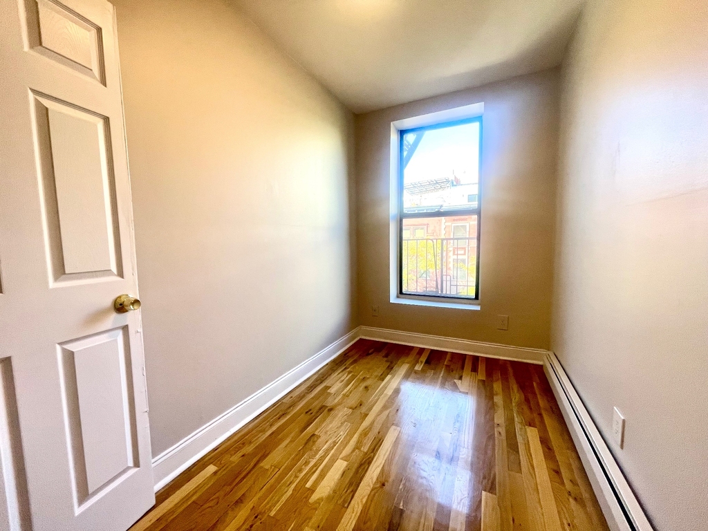 386 Manhattan Avenue - Photo 4