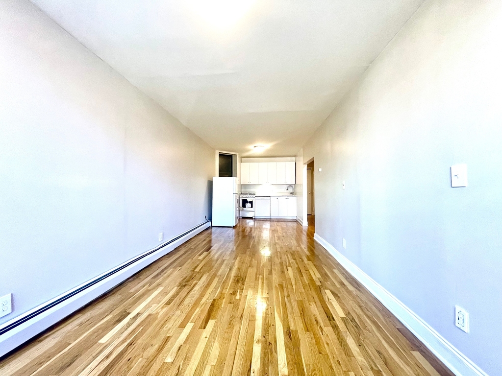 386 Manhattan Avenue - Photo 2