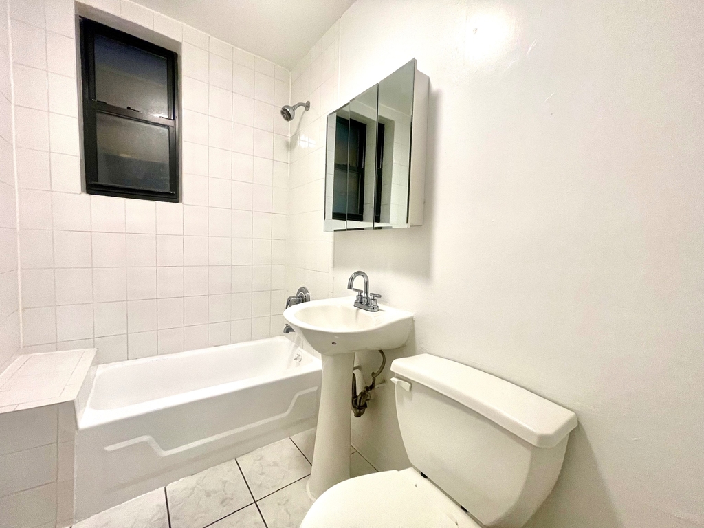 386 Manhattan Avenue - Photo 5