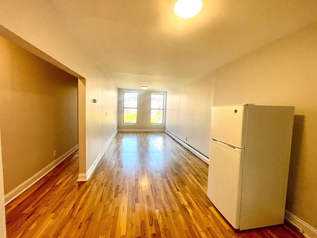 386 Manhattan Avenue - Photo 1