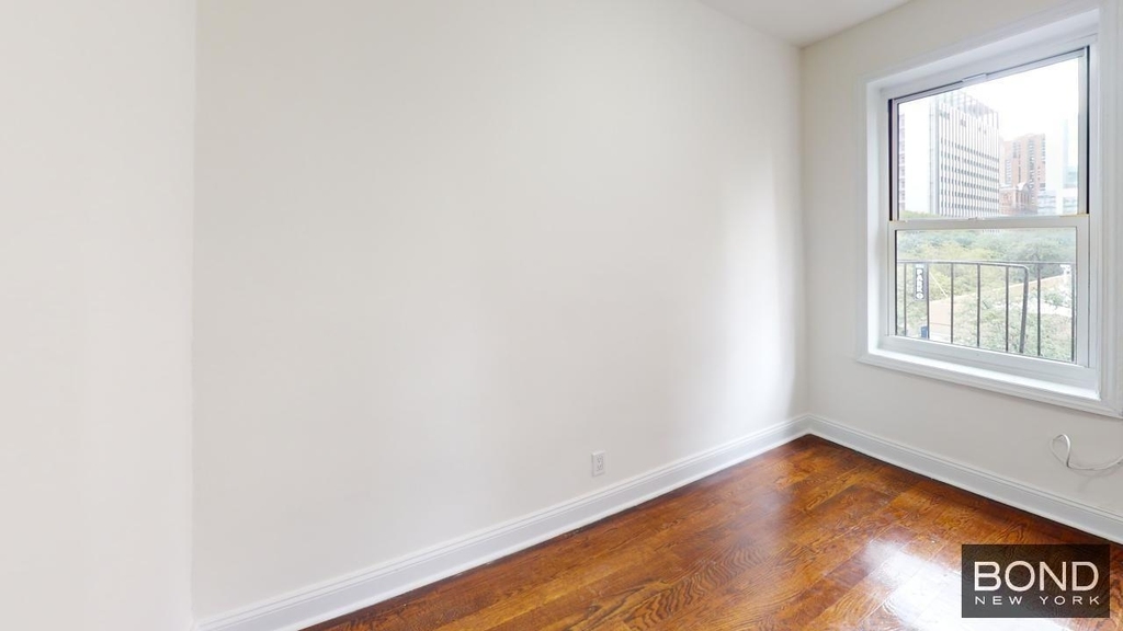Second Avenue - Photo 11