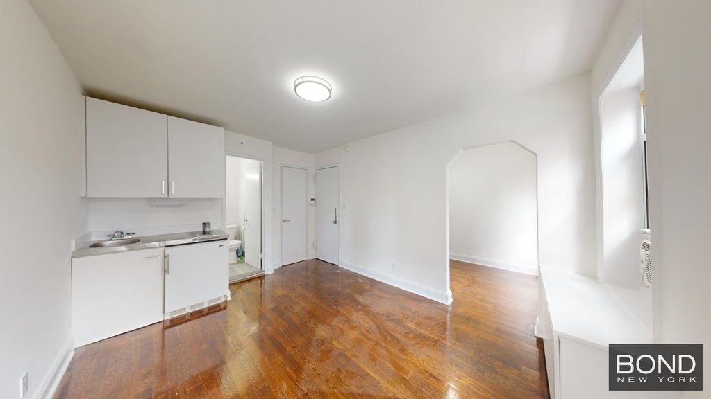 Second Avenue - Photo 8