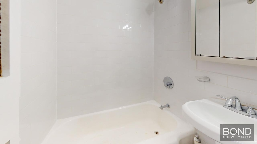 Second Avenue - Photo 5