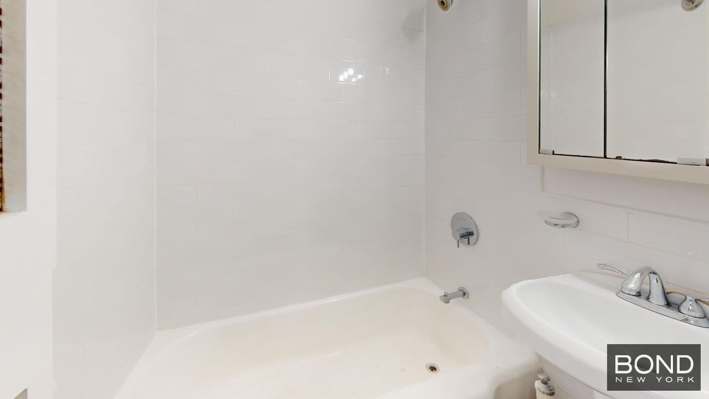 Second Avenue - Photo 12