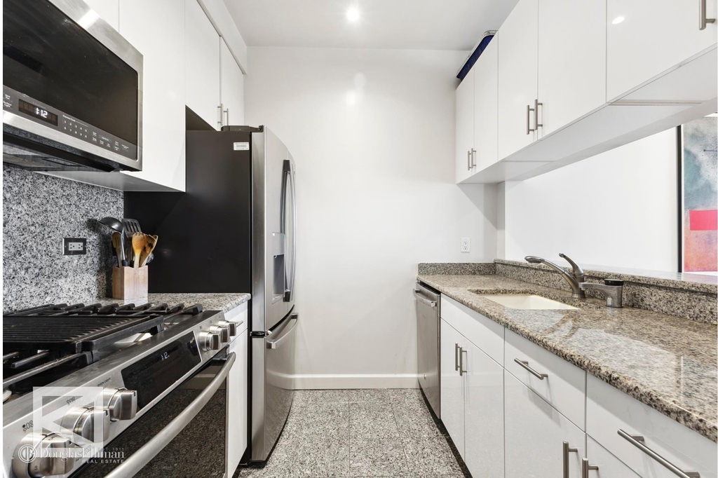 1775 York Ave - Photo 3