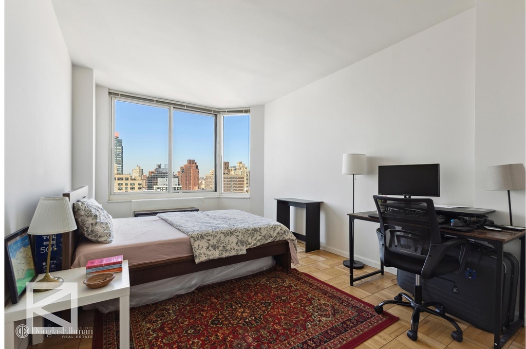 1775 York Ave - Photo 2