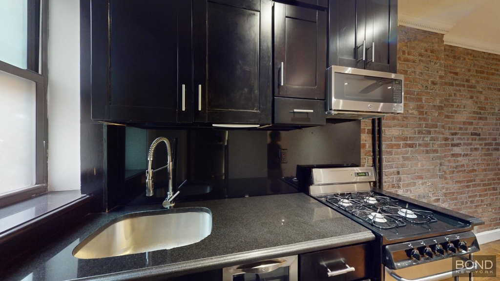 West 52nd Street - Photo 2