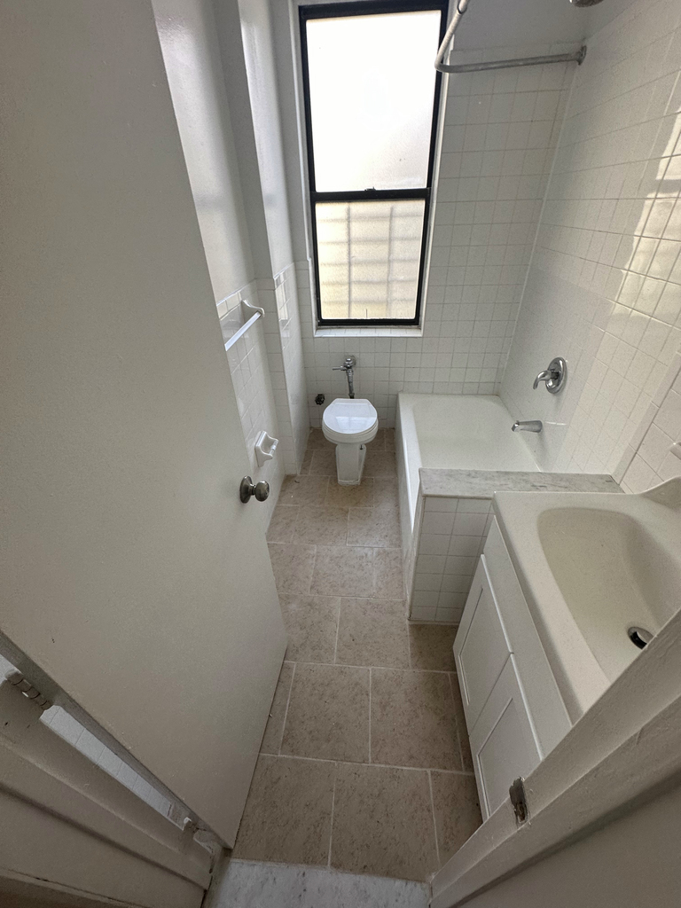 3105 Decatur Avenue - Photo 5