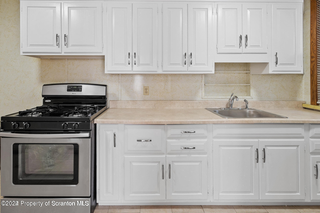 1015 Gibson - Photo 8