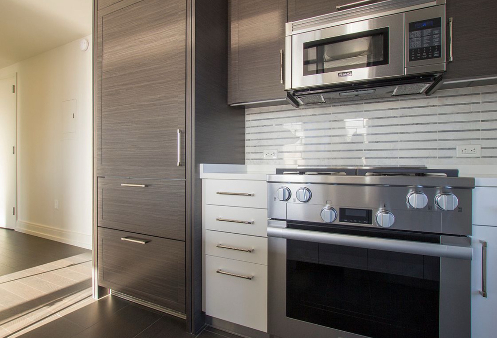 555 10th Avenue - Photo 1