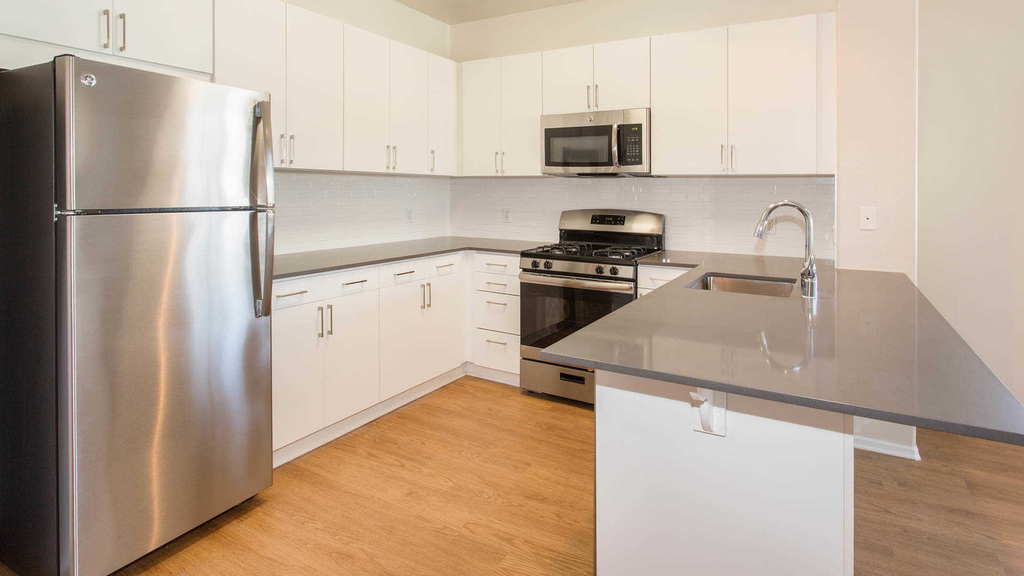 6150 De Soto Avenue - Photo 5