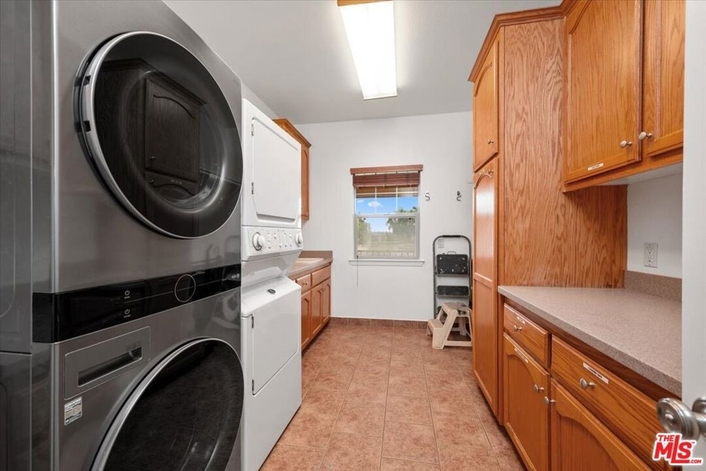 230 Hans Place - Photo 19