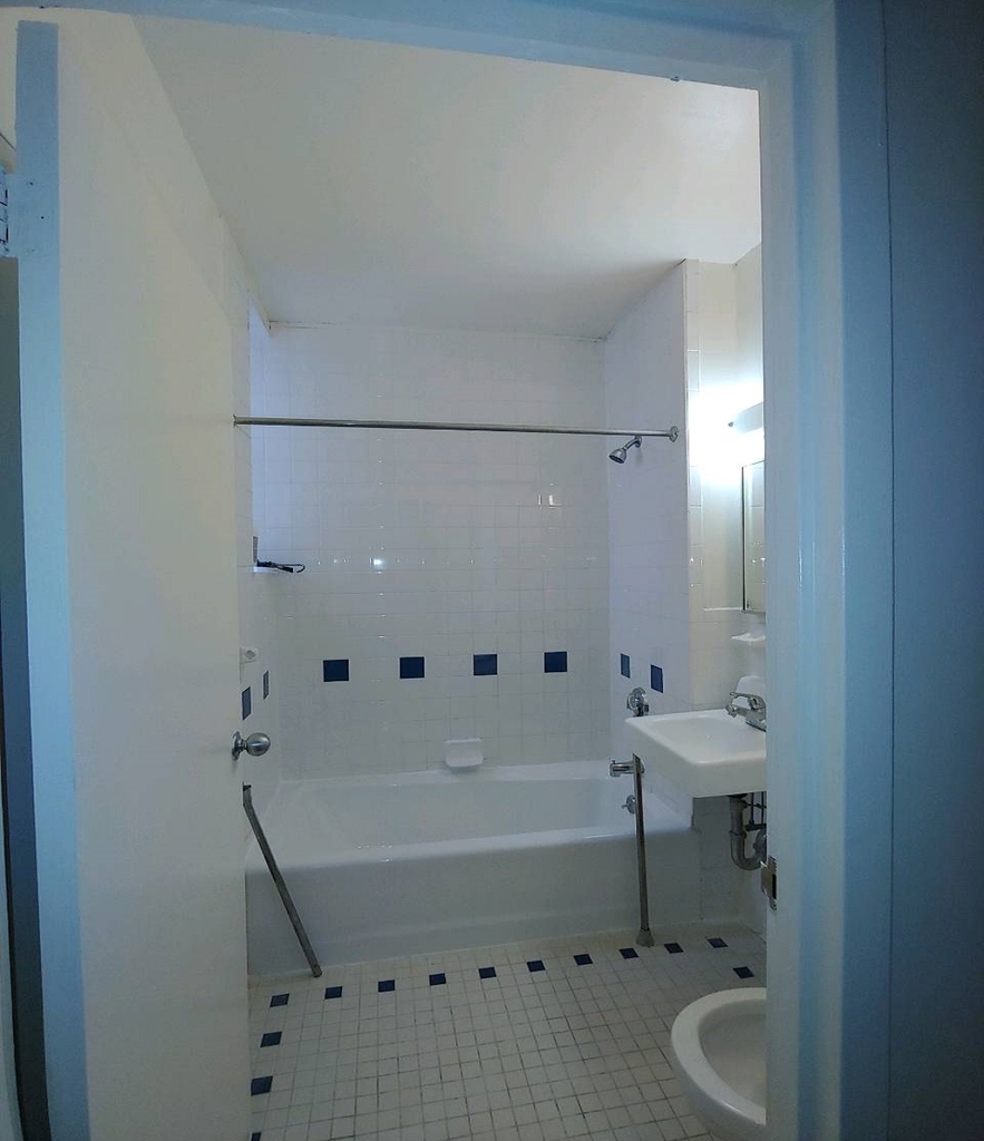 137 West 112th Street - Photo 4