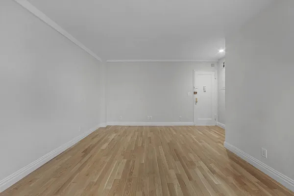 West 15th Street - Photo 3