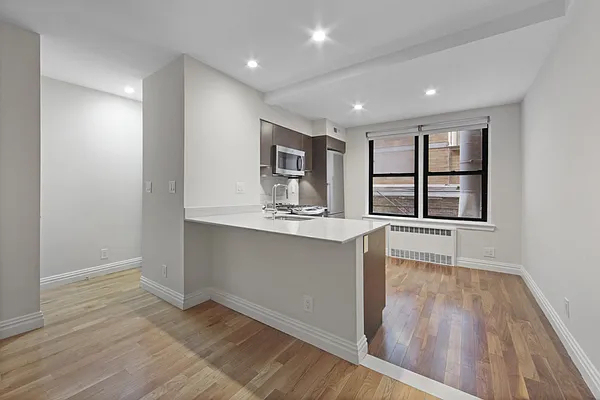 West 15th Street - Photo 6