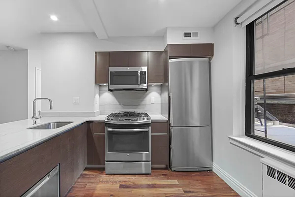 West 15th Street - Photo 7