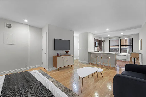 West 15th Street - Photo 1