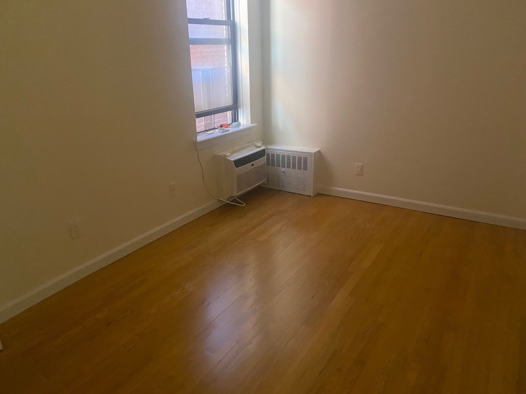 East 91st Street - Photo 5