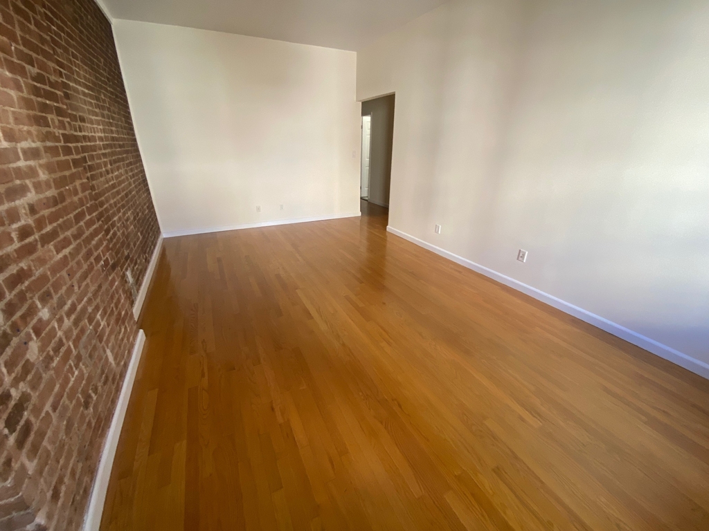 East 91st Street - Photo 2