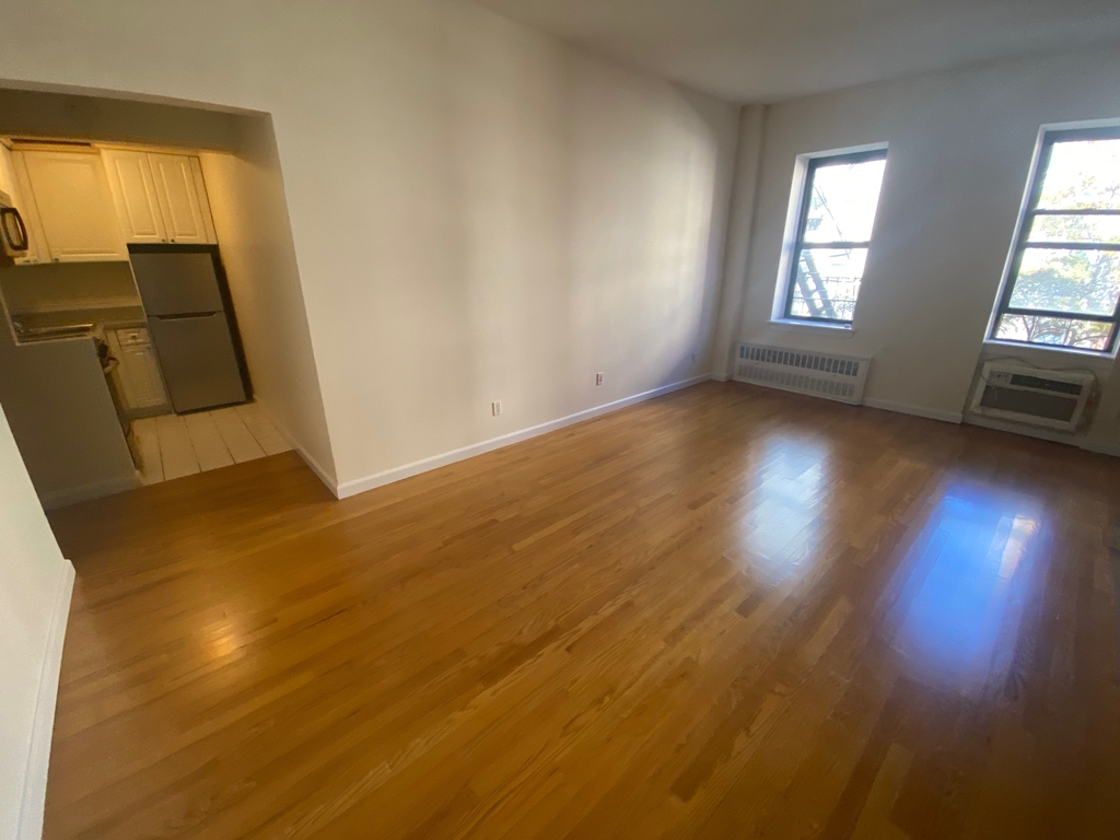 East 91st Street - Photo 0