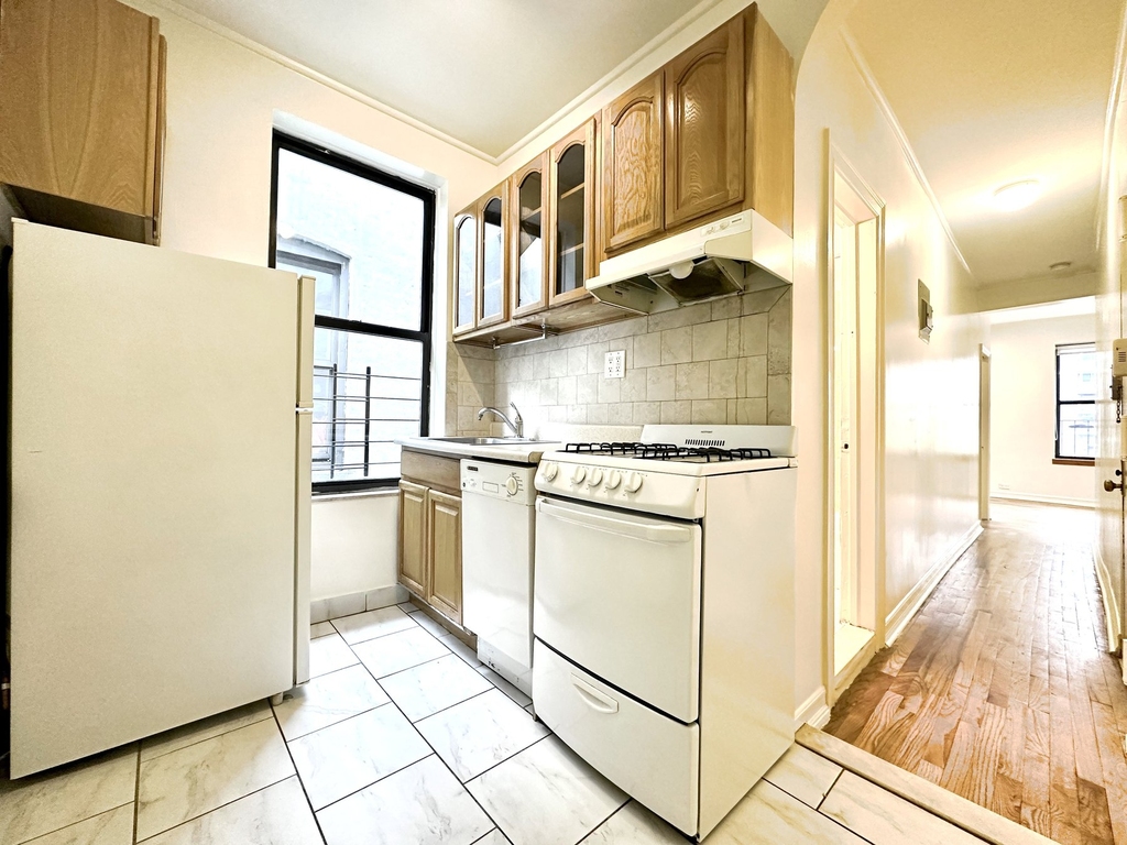 3133 Broadway - Photo 2