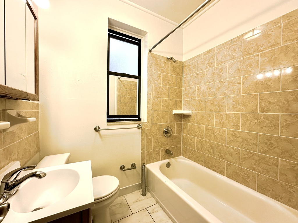 3133 Broadway - Photo 3