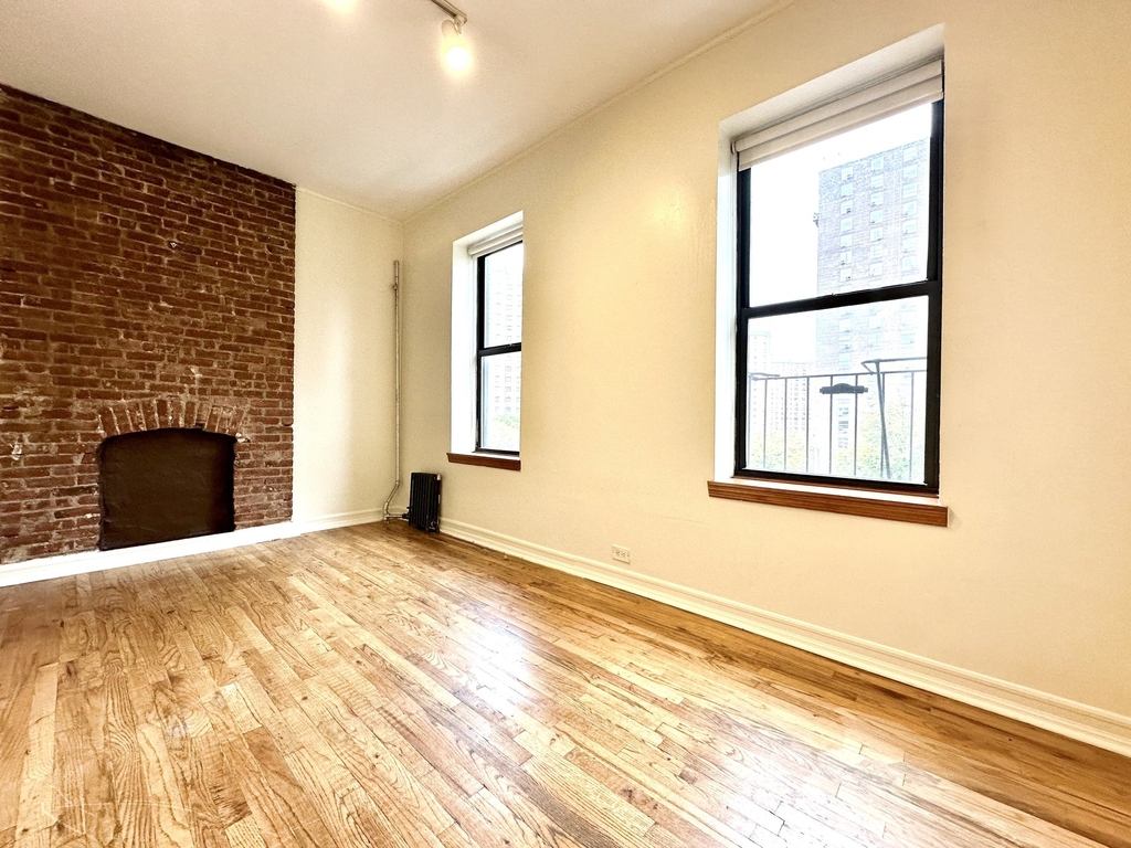 3133 Broadway - Photo 0