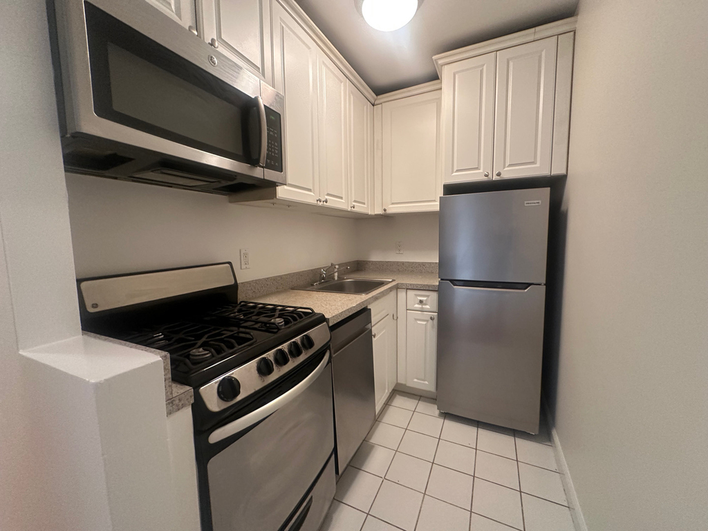 306 East 91st Street - Photo 3