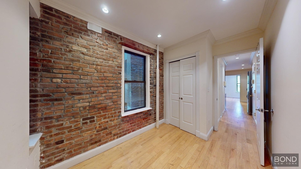 East 9th Street - Photo 3